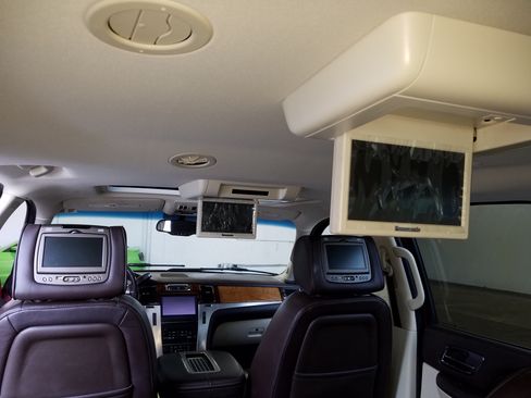 Used 2014 Cadillac Escalade ESV Platinum image 12