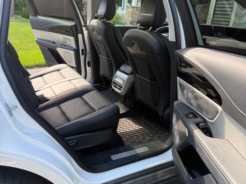 Used 2025 Lincoln Nautilus Reserve AWD/4WD image 6