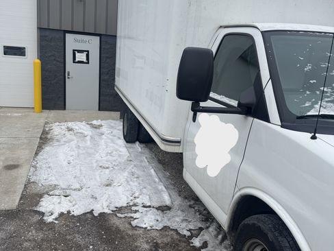 Used 2017 GMC Savana 3500 Extended image 2