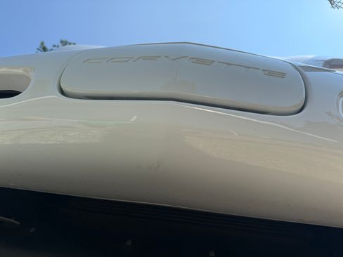 Used 2004 Chevrolet Corvette Coupe RWD image 19