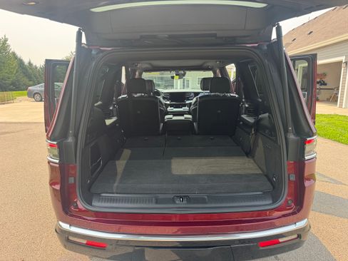 Used 2022 Jeep Grand Wagoneer Series I AWD/4WD image 16