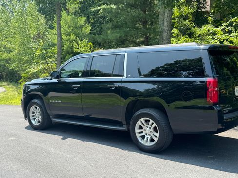 Used 2019 Chevrolet Suburban LT AWD/4WD image 4