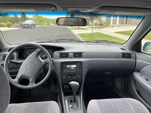 Used 1999 Toyota Camry LE FWD image 8