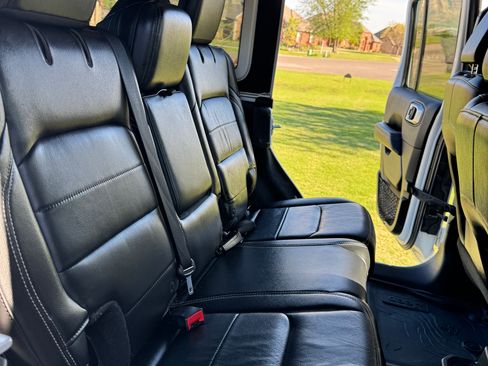 Used 2018 Jeep Wrangler Unlimited Sahara AWD/4WD image 8