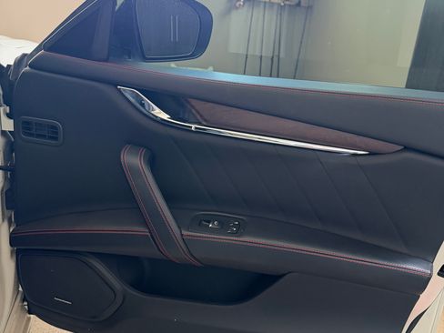 Used 2019 Maserati Quattroporte S Q4 AWD/4WD image 8