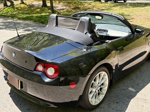 Used 2005 BMW Z4 2.5i RWD image 16