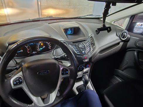 Used 2015 Ford Fiesta SE image 8