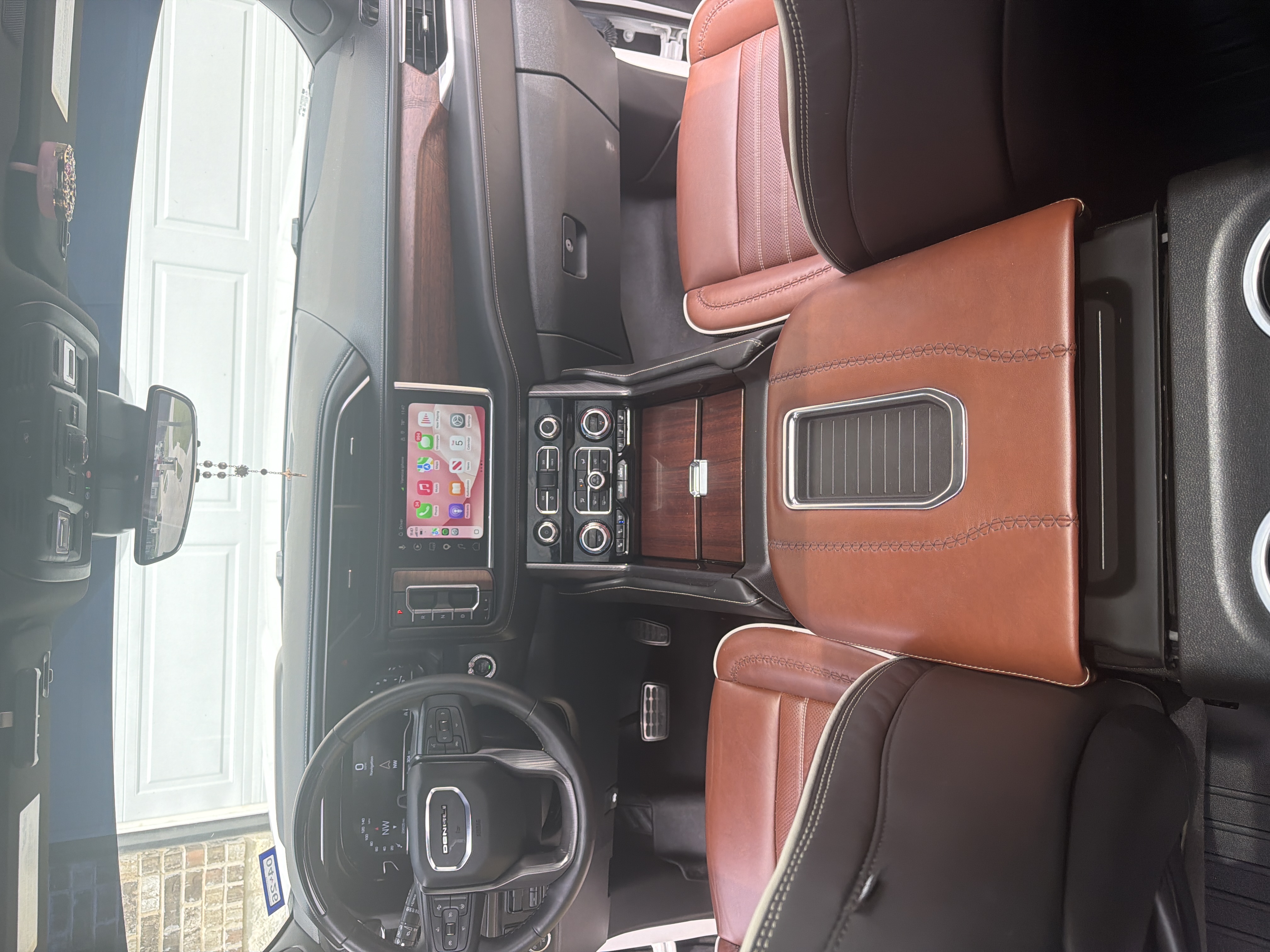 Used 2024 GMC Yukon XL Denali Ultimate AWD/4WD image 11