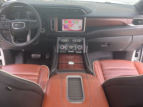 Used 2024 GMC Yukon XL Denali Ultimate AWD/4WD image 11