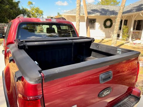 Used 2007 Ford Explorer Sport Trac XLT image 9