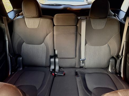 Used 2016 Jeep Cherokee Latitude w/ Comfort/Convenience Group FWD image 16