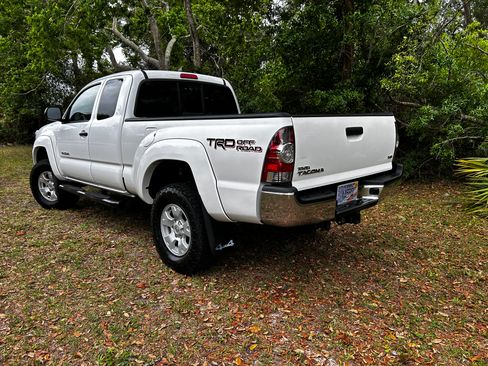 Used 2015 Toyota Tacoma 4x4 Access Cab V6 w/ TRD Off-Road Package image 5