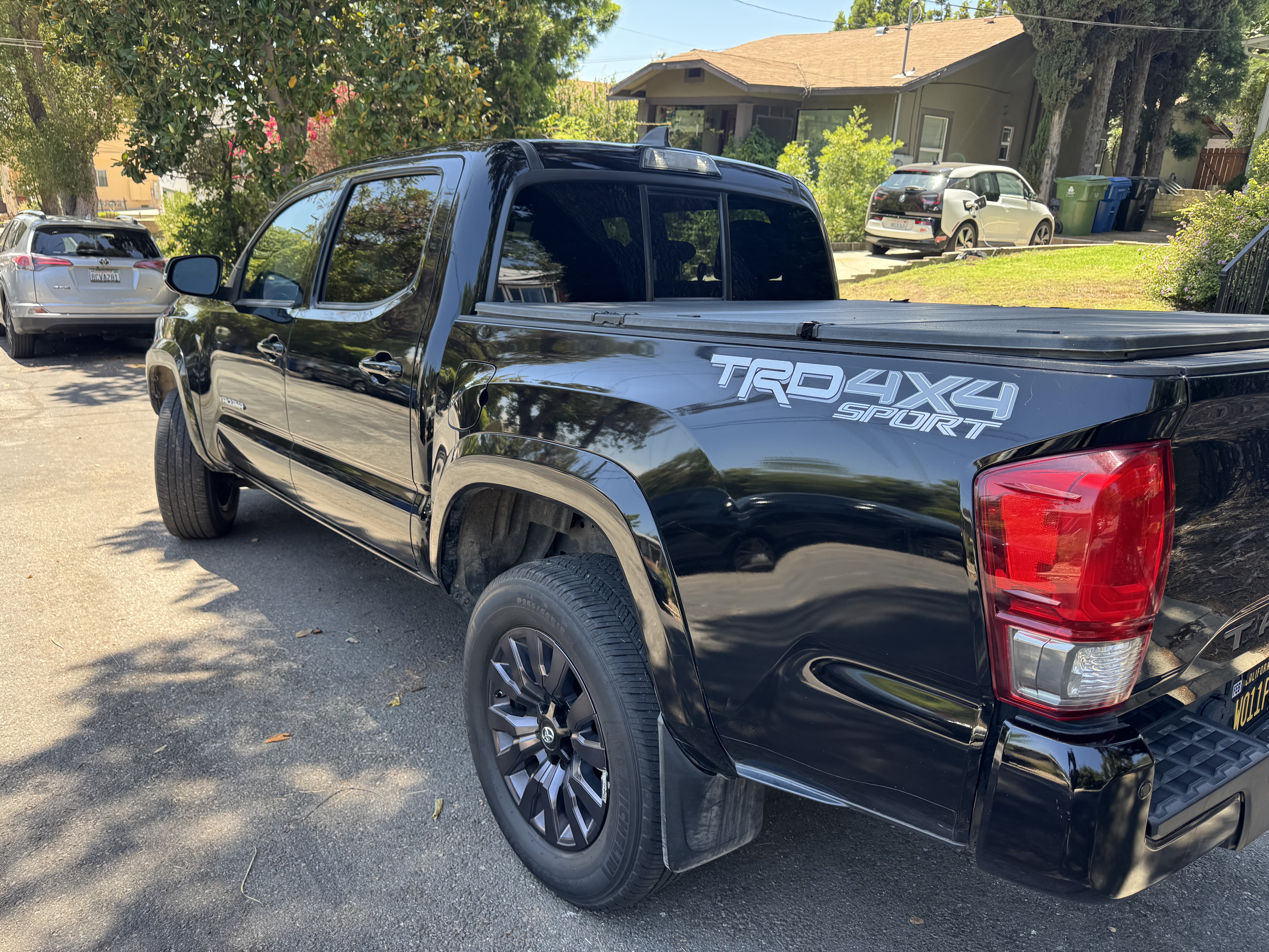 Used 2016 Toyota Tacoma TRD Sport w/ Premium & Technology Package AWD/4WD image 9