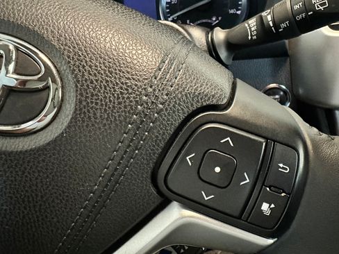 Used 2016 Toyota Highlander XLE image 24