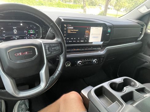 Used 2022 GMC Sierra 1500 Elevation RWD image 9