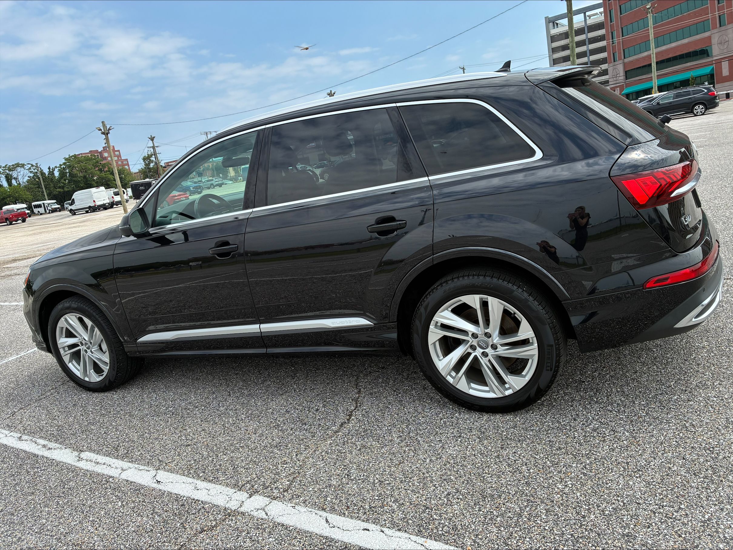 Used 2020 Audi Q7 3.0T Premium Plus w/ Premium Plus Package AWD/4WD image 4