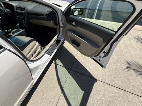 Used 2011 Ford Fusion SEL FWD image 17