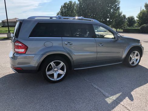 Used 2011 Mercedes-Benz GL 550 4MATIC image 11