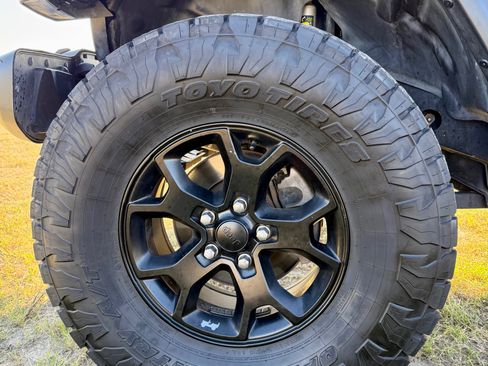 Used 2022 Jeep Wrangler Sport image 8