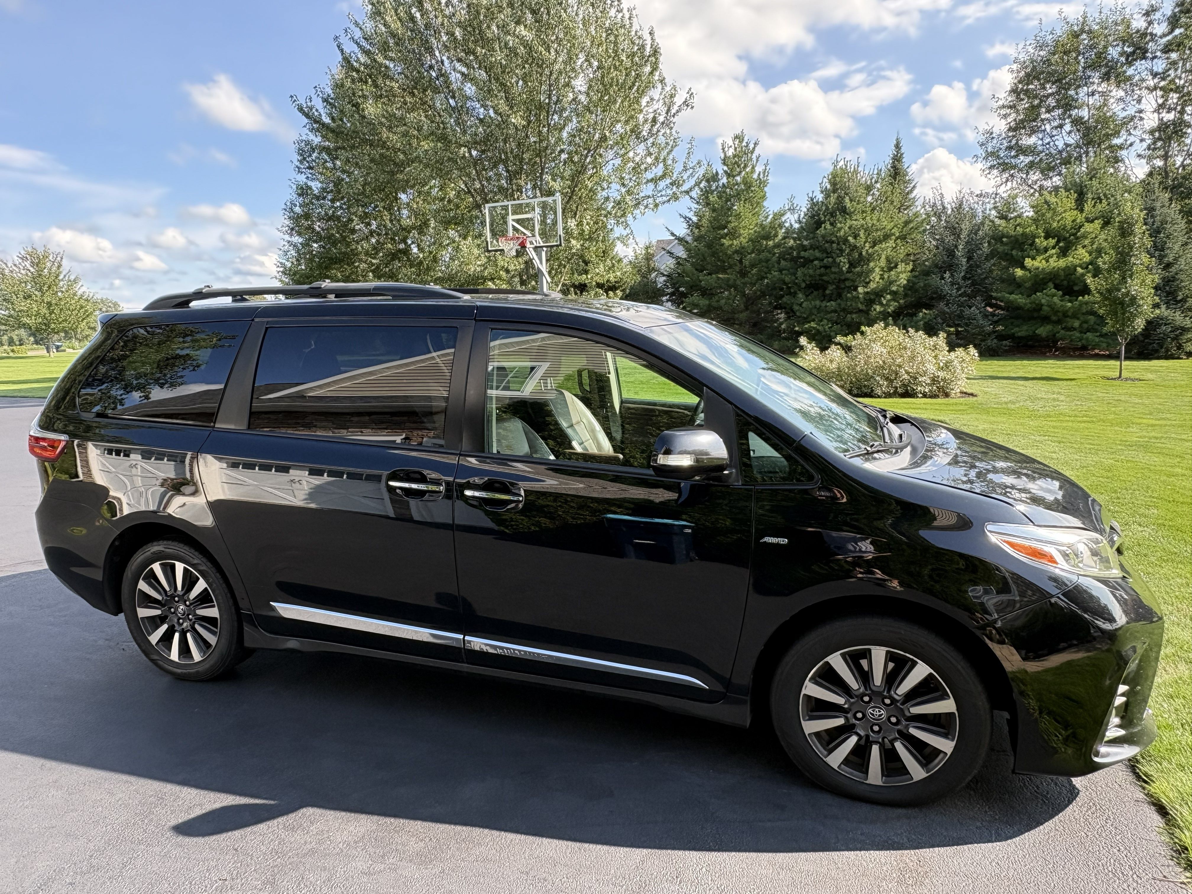 Used 2019 Toyota Sienna Limited AWD/4WD image 2