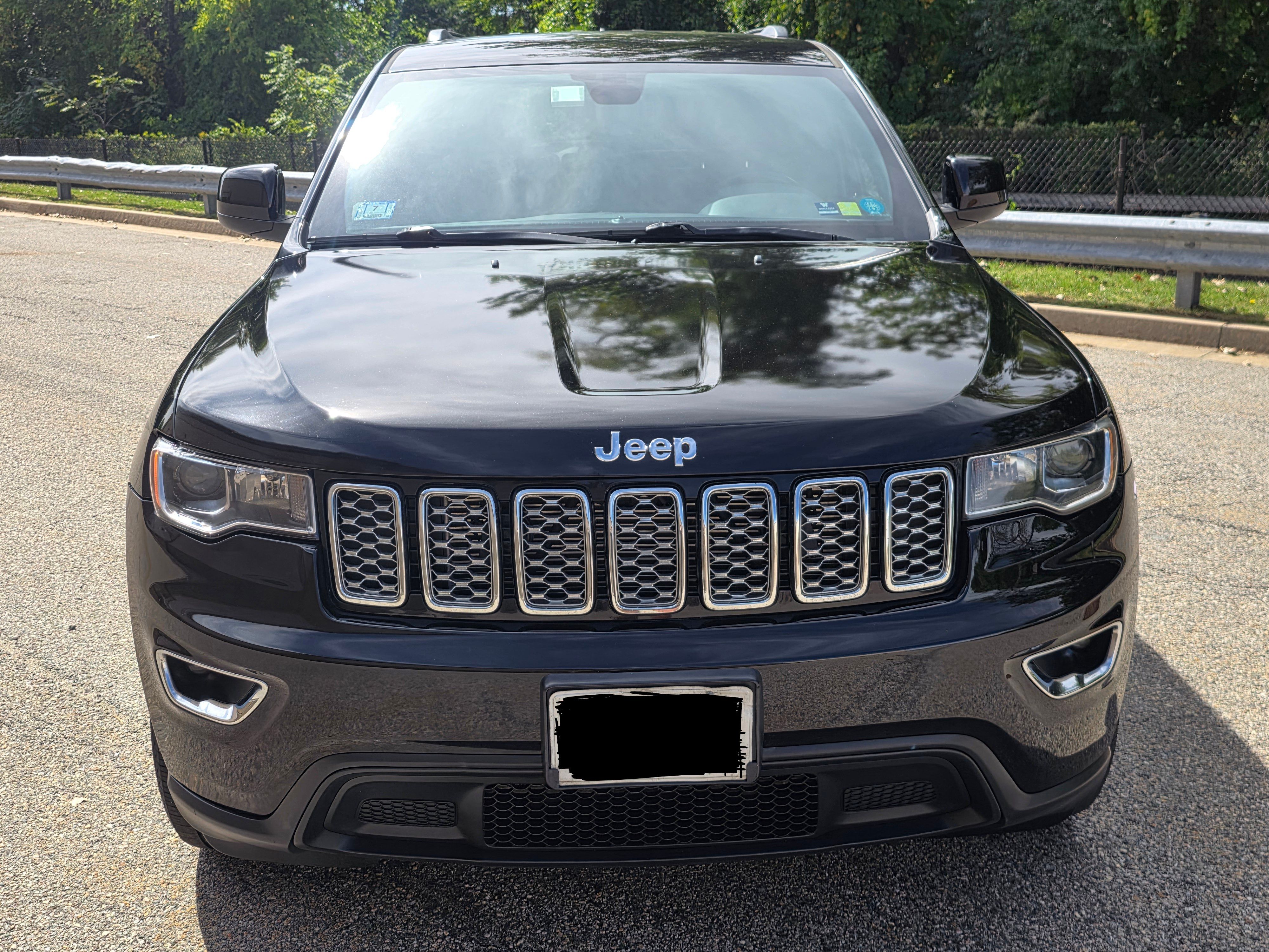 Used 2017 Jeep Grand Cherokee Laredo w/ Quick Order Package 23E AWD/4WD image 1