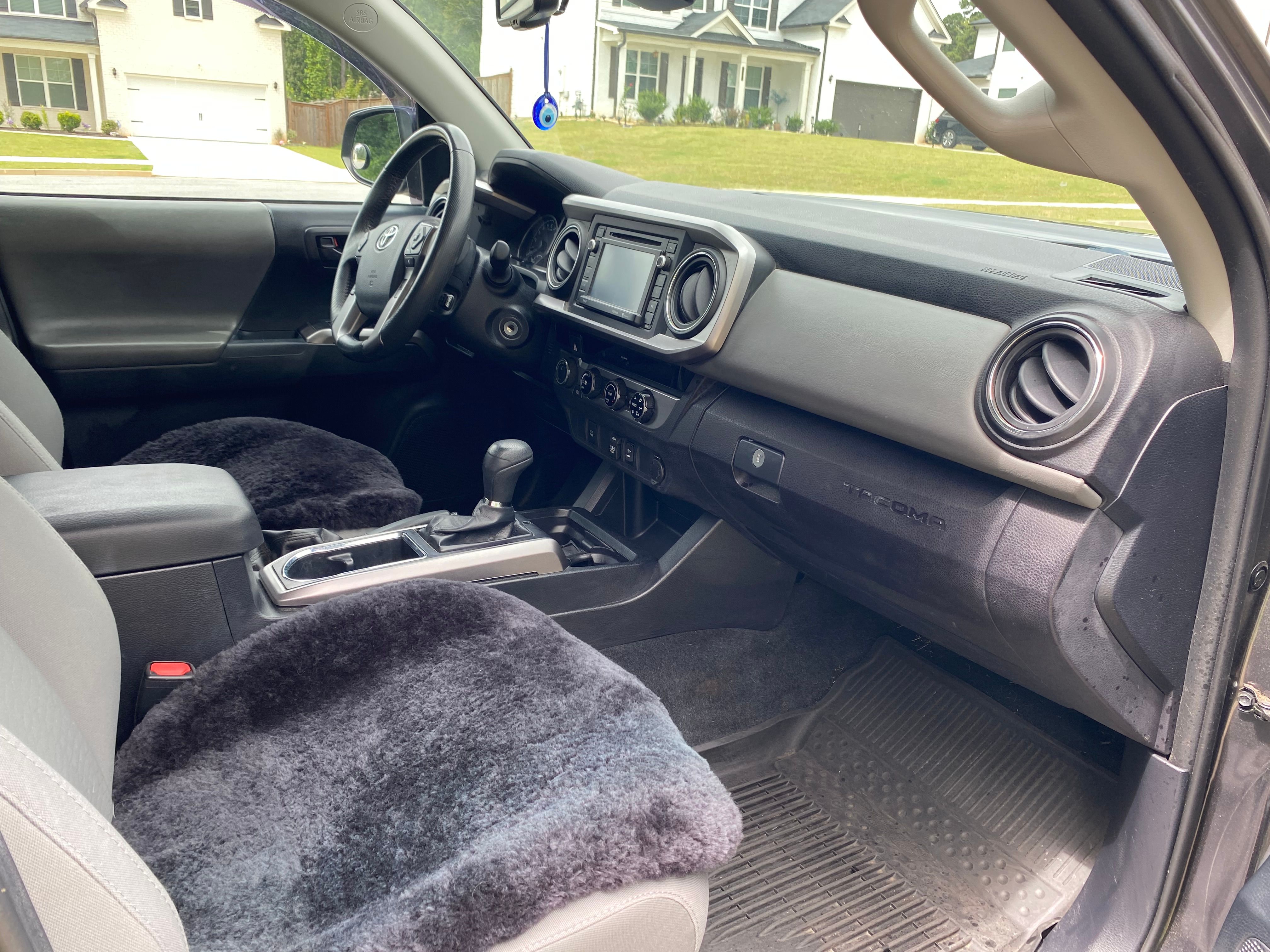 Used 2018 Toyota Tacoma SR5 AWD/4WD image 16