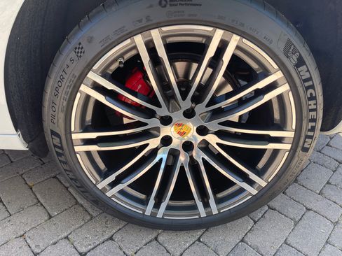 Used 2017 Porsche Macan Turbo AWD/4WD image 27