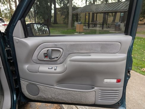 Used 1998 Chevrolet Silverado 1500 LS w/ Preferred Equipment Group 2 image 17