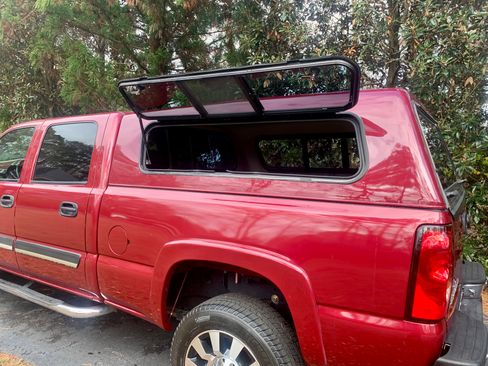 Used 2006 Chevrolet Silverado 2500 LT w/ Heavy-Duty Power Package image 4