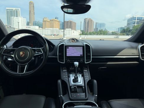 Used 2017 Porsche Cayenne AWD/4WD image 2