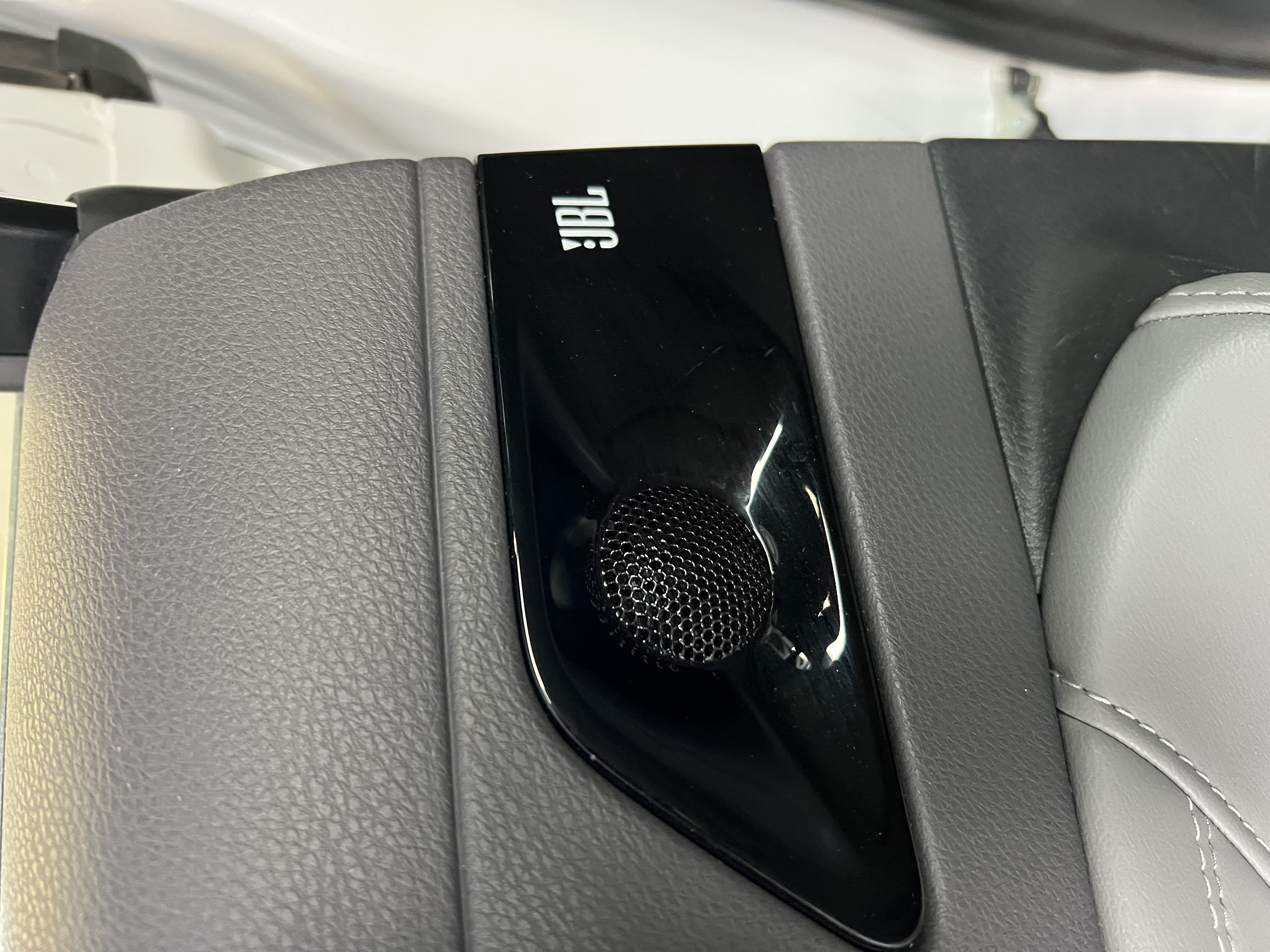 Used 2019 Toyota Avalon Limited w/ All Weather Liner Package FWD image 18