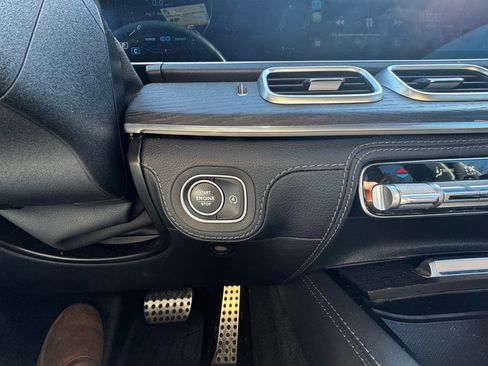 Used 2022 Mercedes-Benz GLS 450 4MATIC image 9