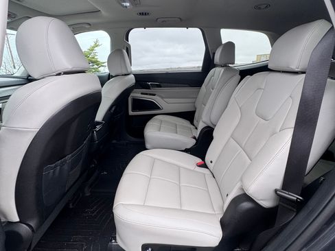 Used 2024 Kia Telluride EX w/ EX Captain's Chair Package image 14