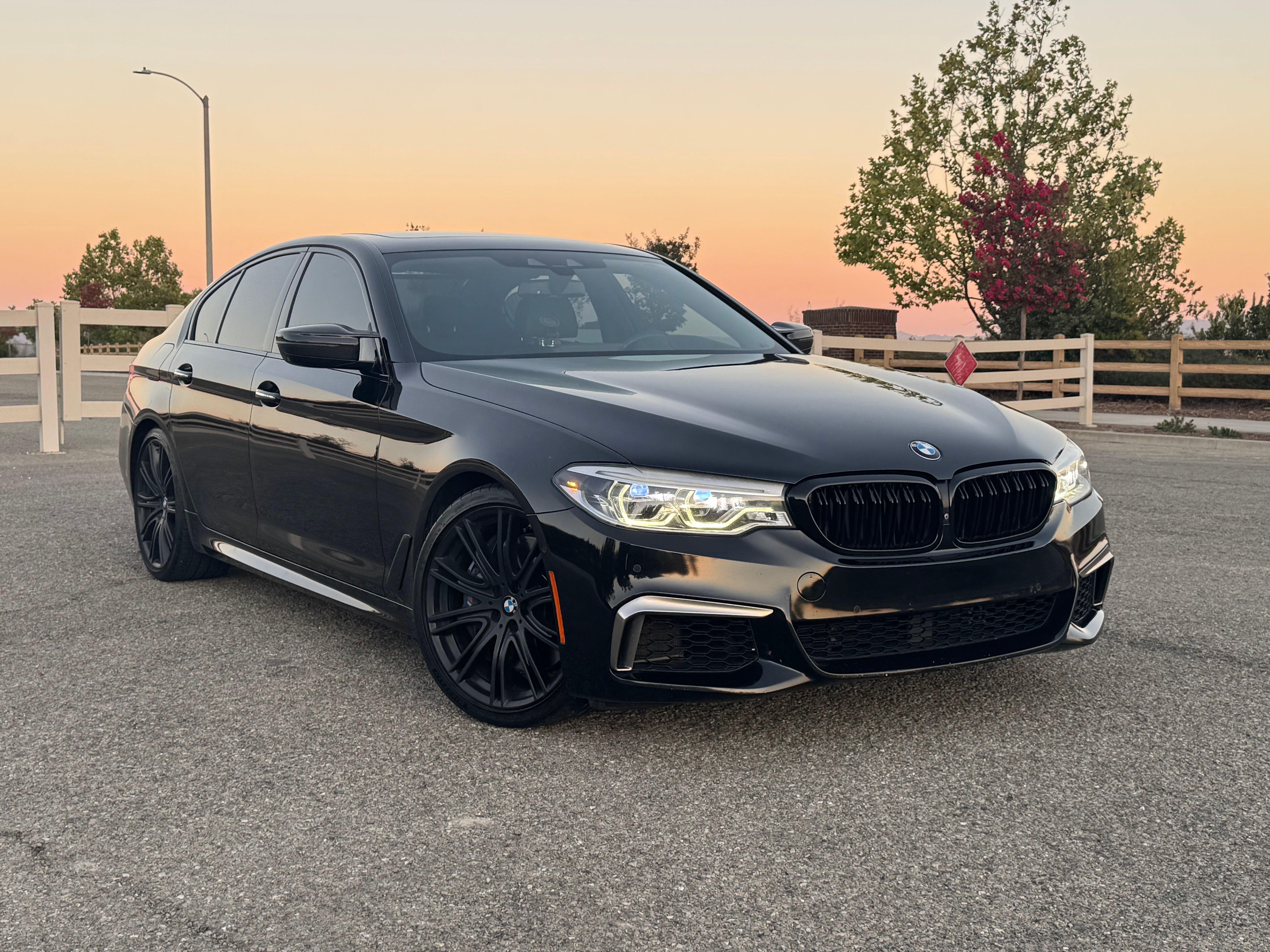 Used 2018 BMW M550i xDrive AWD/4WD image 1