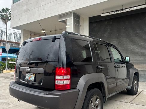 Used 2011 Jeep Liberty Renegade w/ Navigation Convenience Group image 9