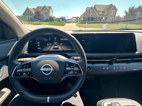 Used 2023 Nissan Ariya AWD image 8