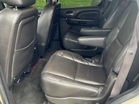 Used 2013 Cadillac Escalade Luxury AWD/4WD image 11