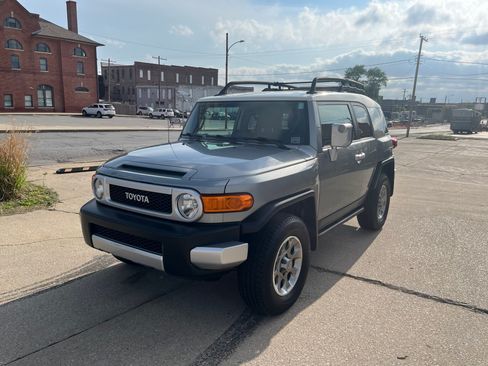 Used 2012 Toyota FJ Cruiser 4WD w/ Convenience Pkg image 1