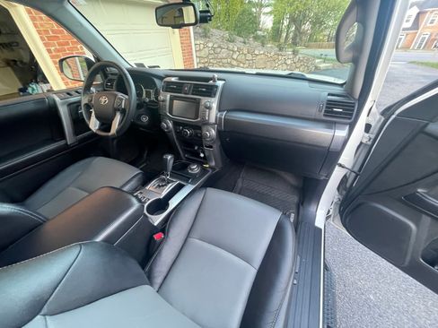 Used 2018 Toyota 4Runner SR5 Premium image 8