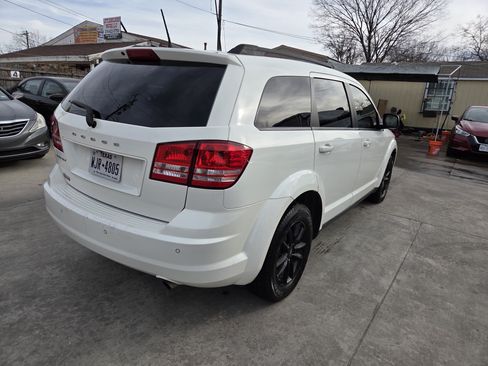 Used 2020 Dodge Journey SE w/ SE Popular Equipment Group image 4