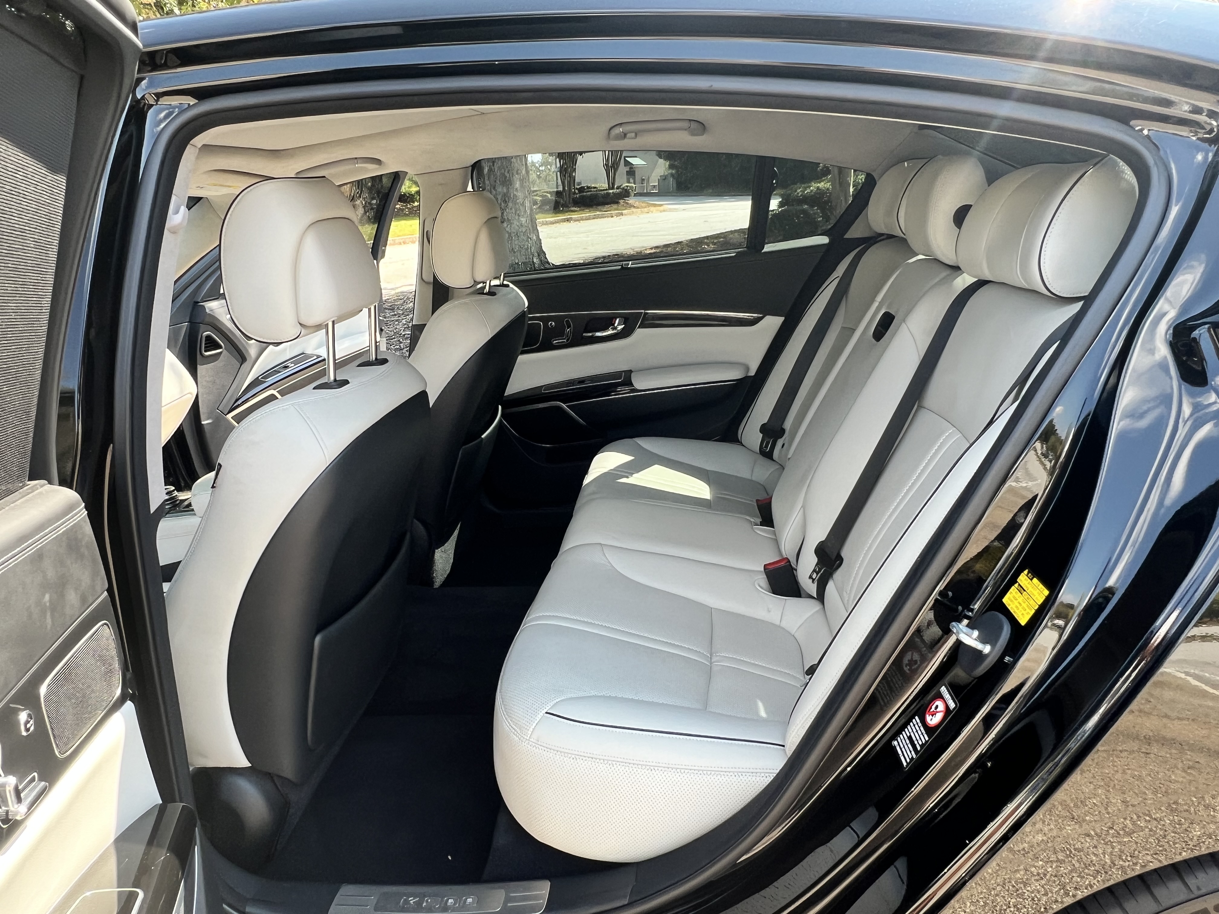 Used 2015 Kia K900 Luxury w/ VIP Package (Discontinued) RWD image 12