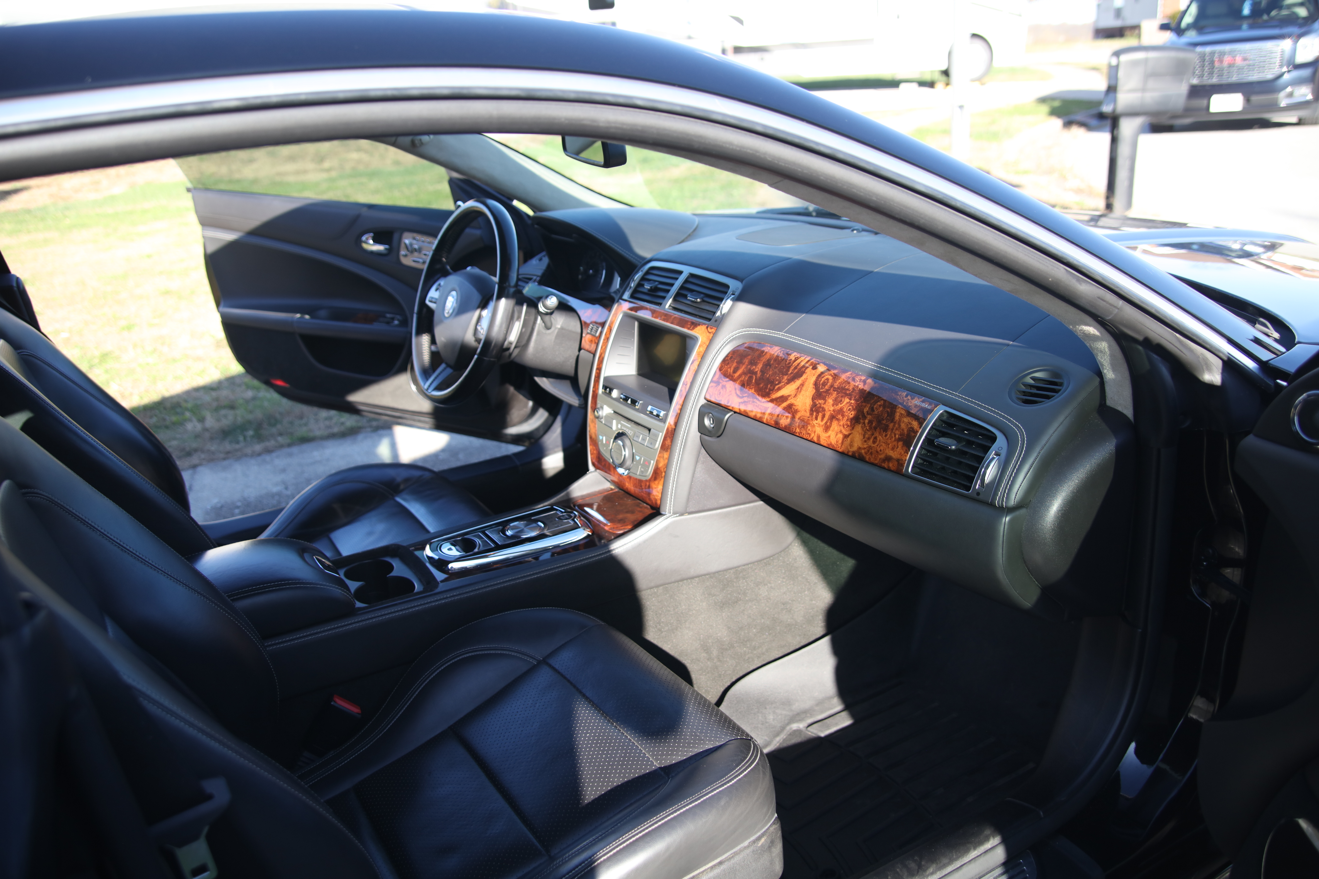 Used 2010 Jaguar XK Coupe RWD image 10