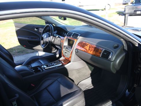 Used 2010 Jaguar XK Coupe RWD image 10