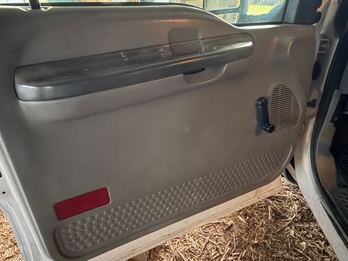 Used 2004 Ford F350 XL image 5