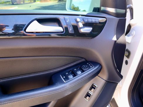 Used 2019 Mercedes-Benz GLS 450 4MATIC image 15