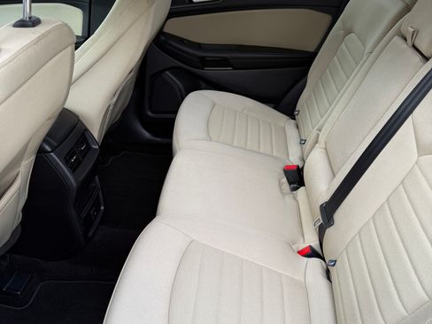 Used 2016 Ford Edge SE image 13