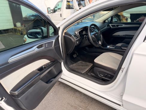 Used 2020 Ford Fusion SE w/ Equipment Group 151A FWD image 12