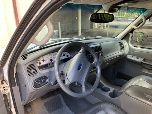 Used 2004 Ford Explorer Sport Trac XLT image 13