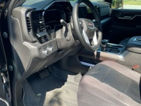 Used 2022 GMC Sierra 1500 SLT w/ SLT Premium Plus Package AWD/4WD image 11