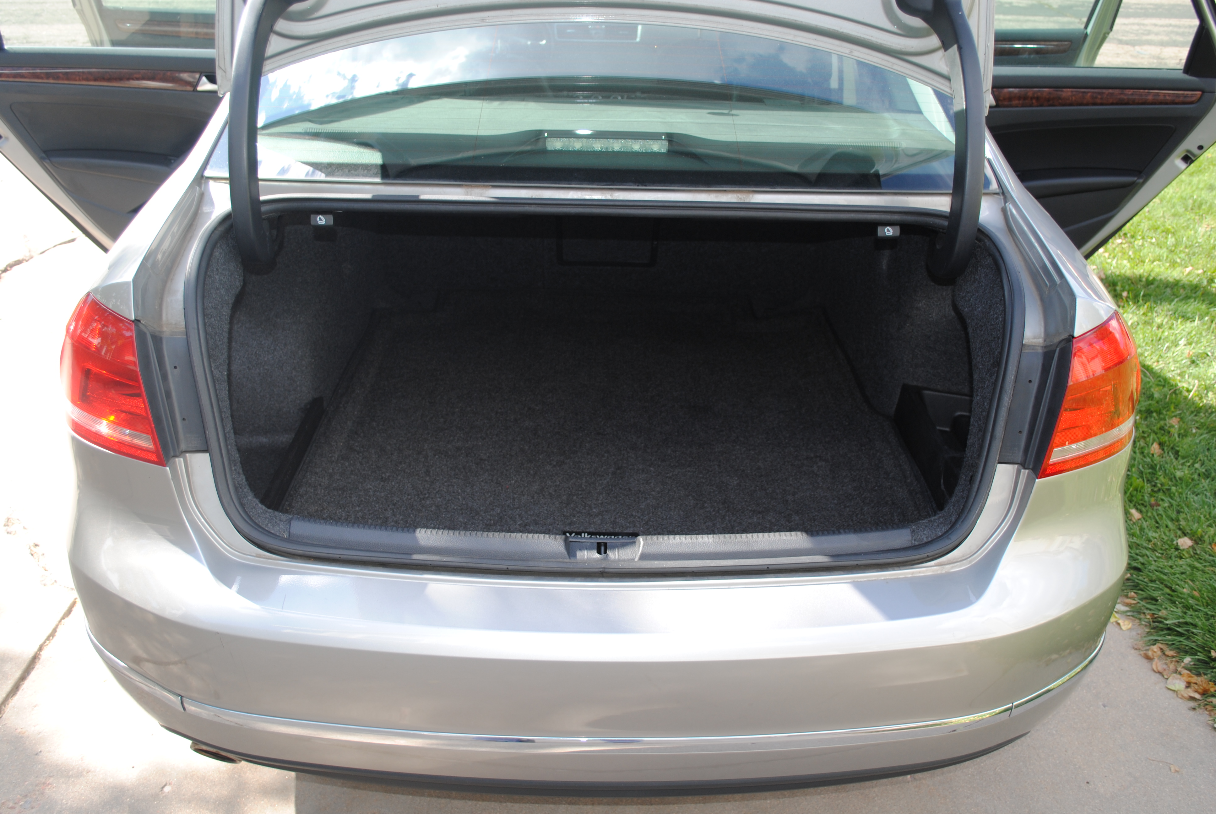 Used 2013 Volkswagen Passat TDI SEL Premium FWD image 20
